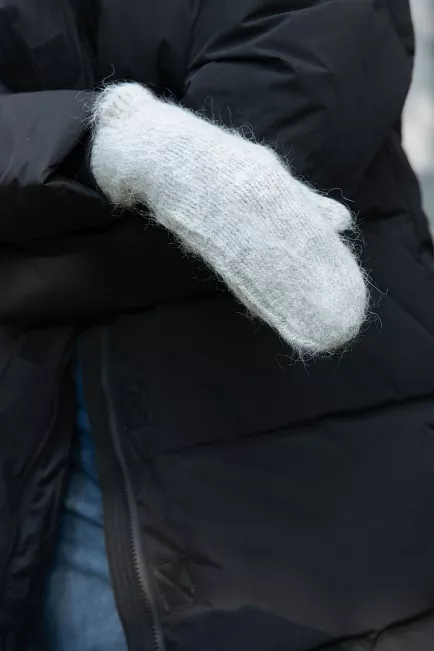 Mio Fluffy Mittens Lt Grey 2