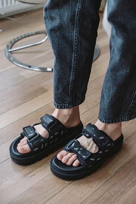 LÄST Tempo Sandal Black sko