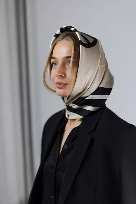 Lescarf Wide Striped Scarf Sand&Black silkeskjerf 1