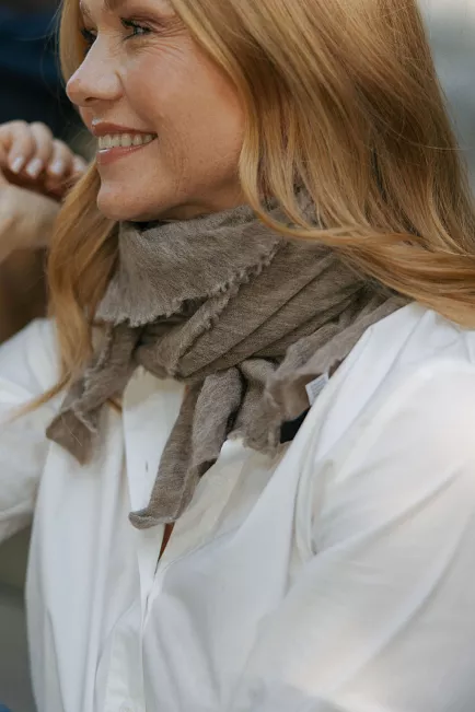 natura cashmere cortina luxury scarf taupe 2