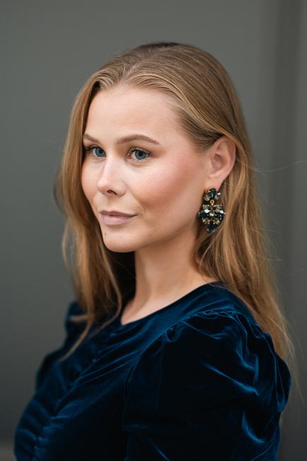 Caroline Svedbom Selene Earrings Gold Black Combo øredobber 1