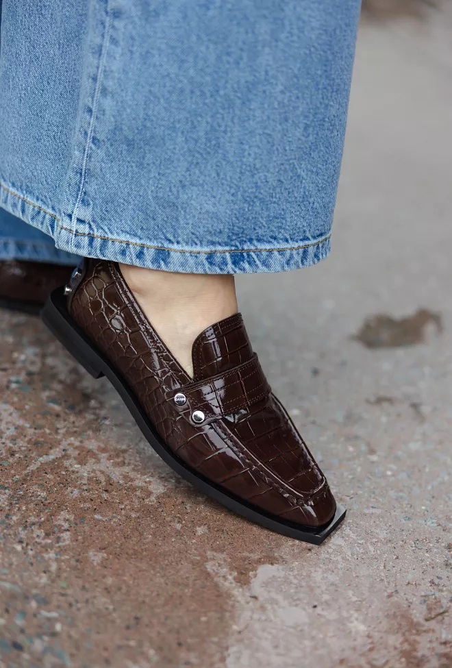 Ganni Studs Square Toe Loafer Shiny Crocs Chocolate Fondant sko 3
