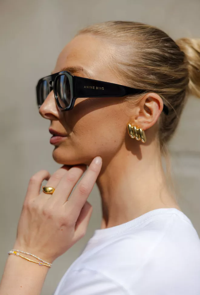 Anine bing Diagonal Ribbed Earrings Gold øredobber 2