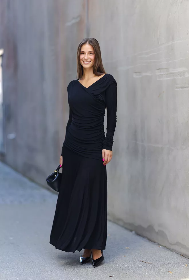 Ganni Interlock Jersey Crossover Ruched Long Dress Black maxikjole 7