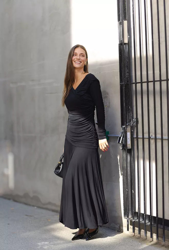 Ganni Interlock Jersey Crossover Ruched Long Dress Black maxikjole 2