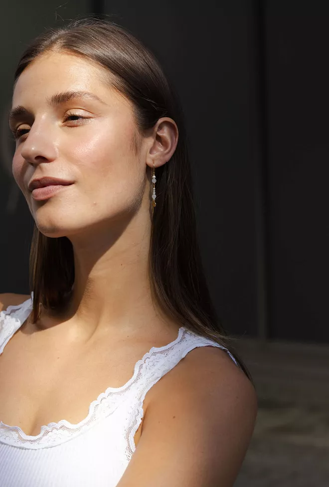 Enamel Copenhagen Sofia Earrings White And Pearls øredobber 2