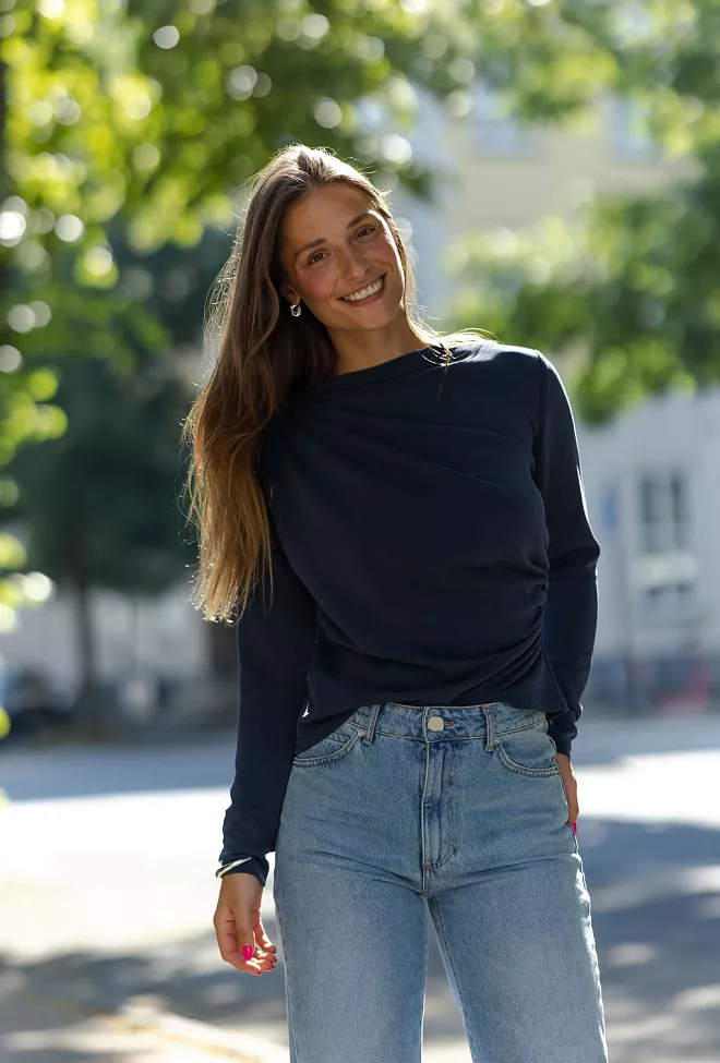 My Essential Wardrobe Helle MW Blouse After Midnight genser 2