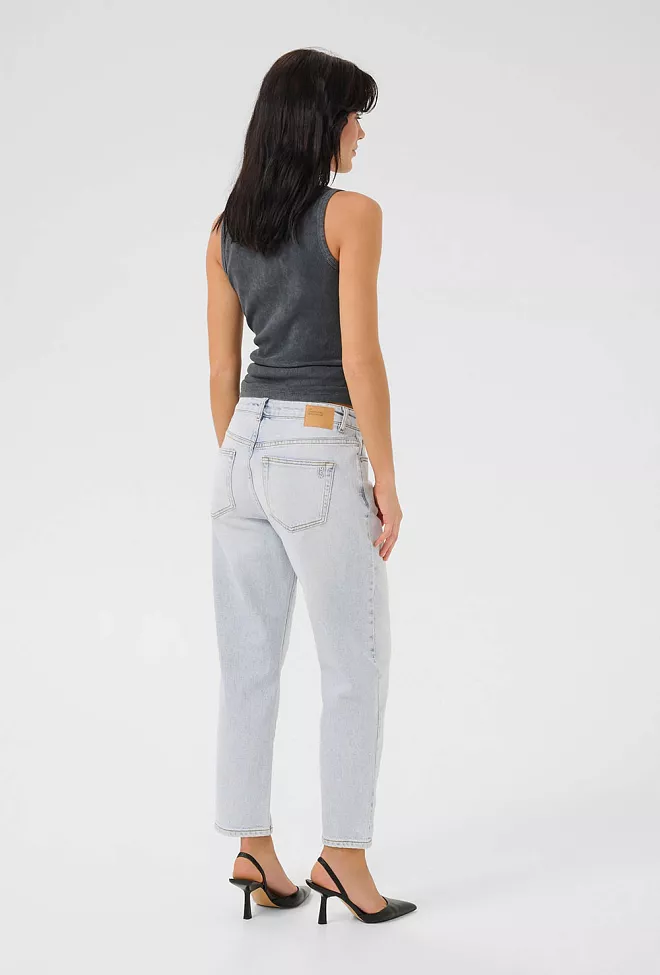 My Essential Wardrobe 34 The Mommy 139 High Tapered Light Blue Retro Wash jeans 4