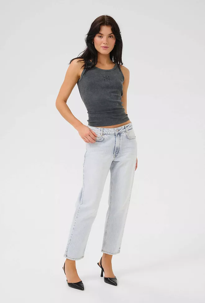 My Essential Wardrobe 34 The Mommy 139 High Tapered Light Blue Retro Wash jeans 2