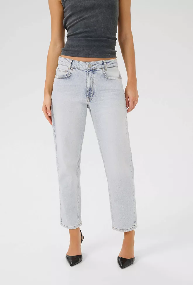 My Essential Wardrobe 34 The Mommy 139 High Tapered Light Blue Retro Wash jeans