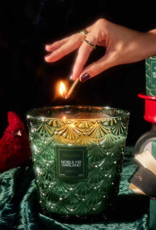Voluspa 3-Wick Hearth Candle Noble Fir Garland duftlys