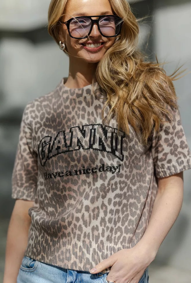 GANNI Graphic Wool Mix Printed Leopard T-Shirt Leopard genser