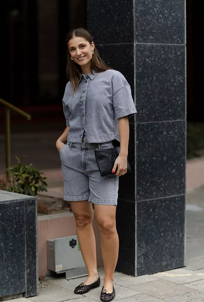 my essential wardrobe Malo MW 143 Boxy Short Shirt Light Grey Wash 5
