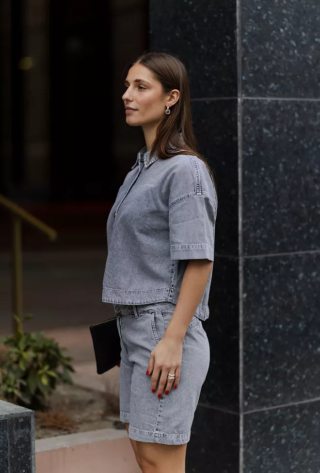 my essential wardrobe Malo MW 143 Boxy Short Shirt Light Grey Wash 2