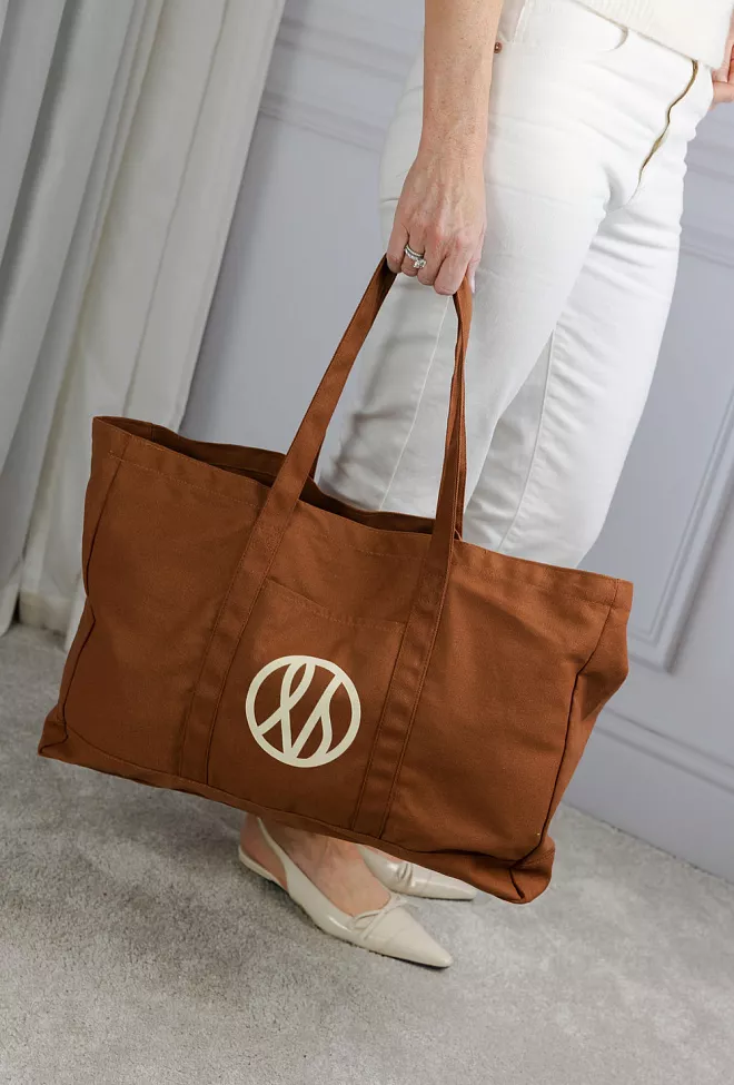le scarf tote bag dark brown cream logo veske 1