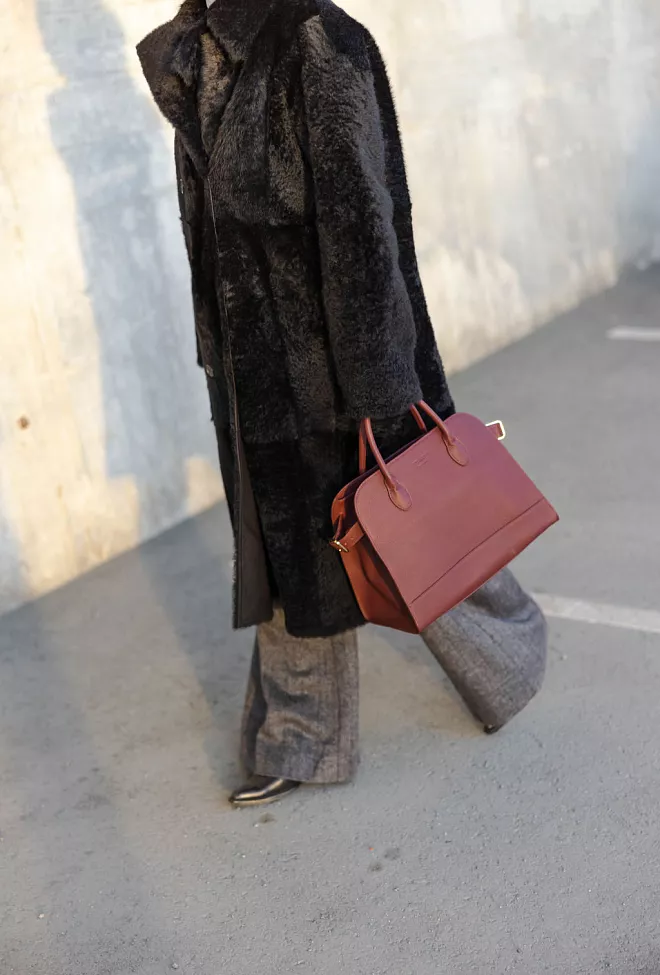 HiiL studio x jim rickey HiiL Studio x Jim Rickey HiiL Tote Grained Burgundy veske 4