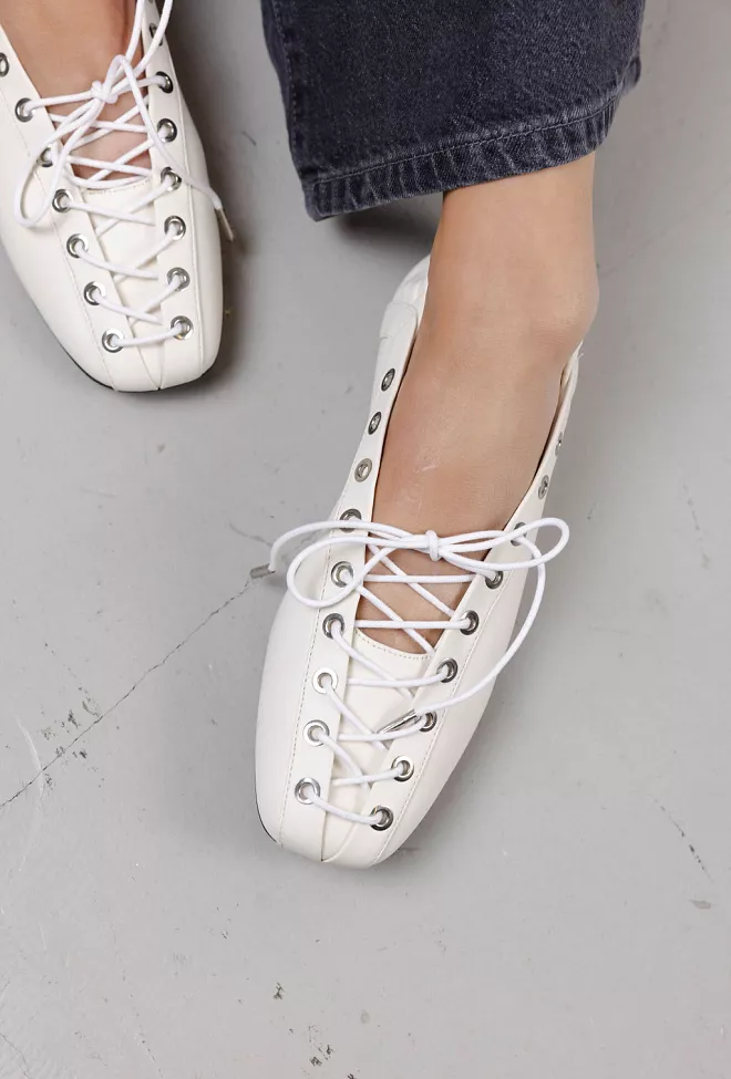 GANNI Eyelets Lace Up Ballerina Egret sko 4