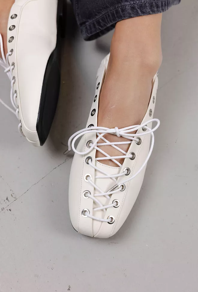 GANNI Eyelets Lace Up Ballerina Egret sko 3