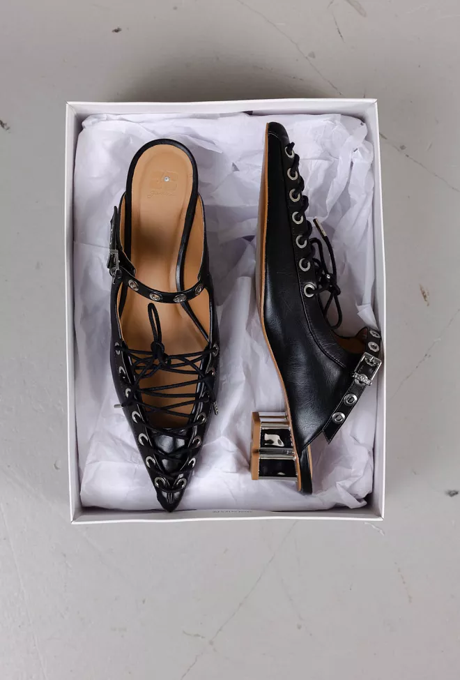 GANNI Eyelets Lace Up Mule Crinkle Oleatex Black sko 