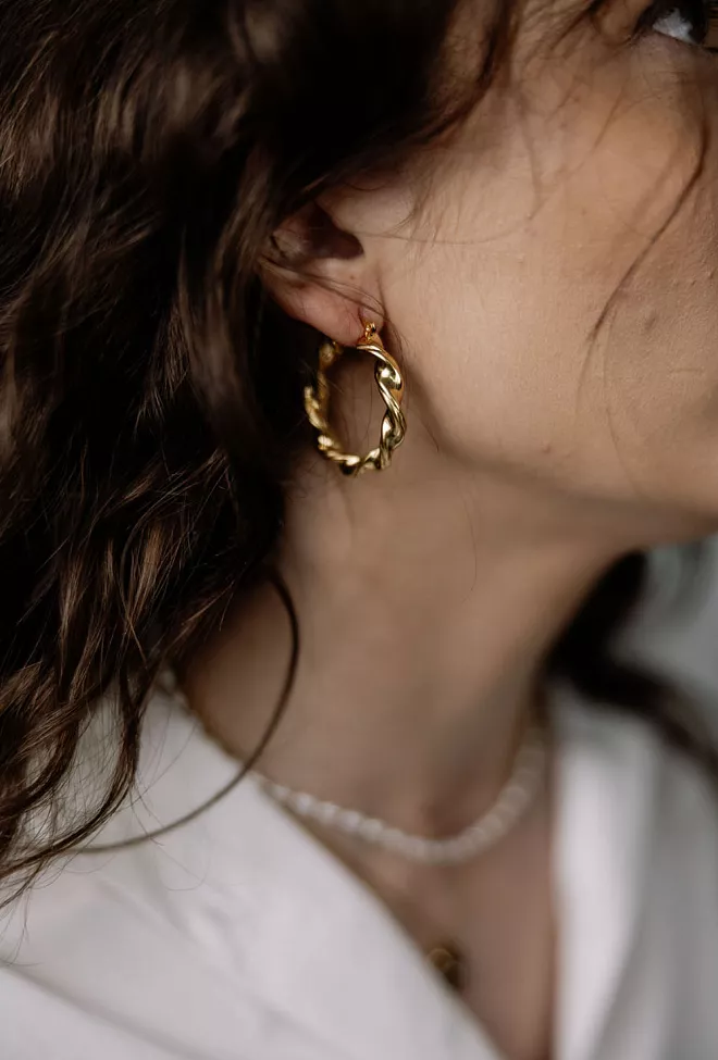 HiiL Studio Twisted Earrings Large Gold øredobber 4