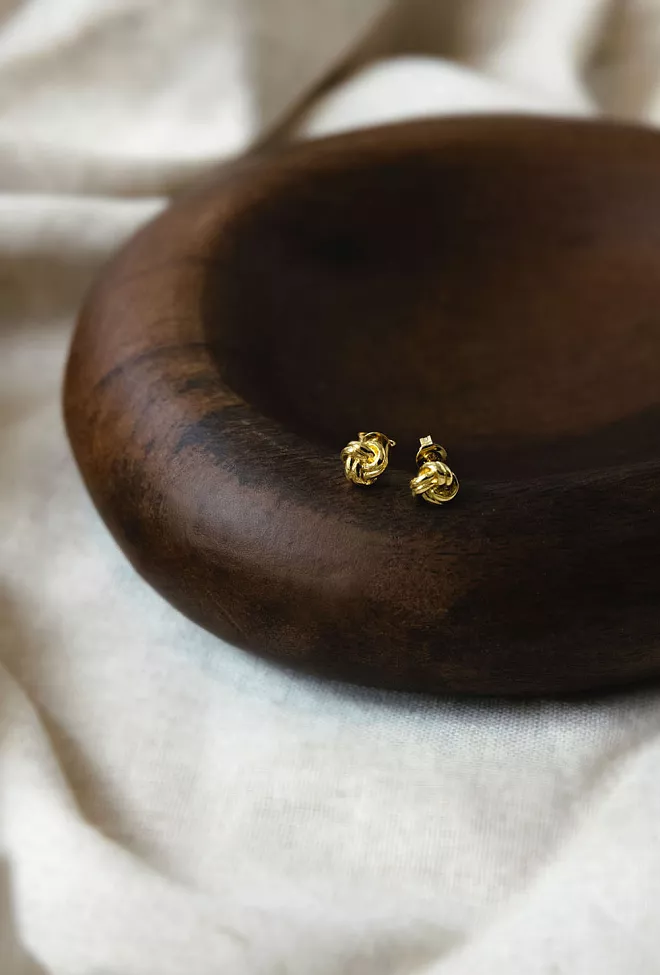 HiiL Studio Jewelry Mini Knot Earrings Gold øredobber 3