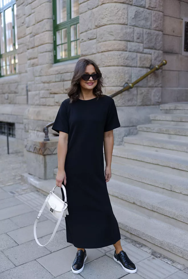 My Essential Wardrobe Helle MW R-Neck Long Dress Black kjole 5