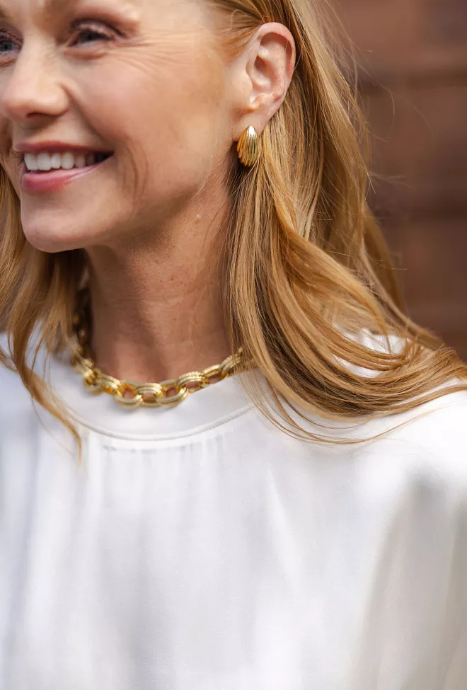 Anine Bing Small Ribbed Drop Earrings Gold øredobber 3