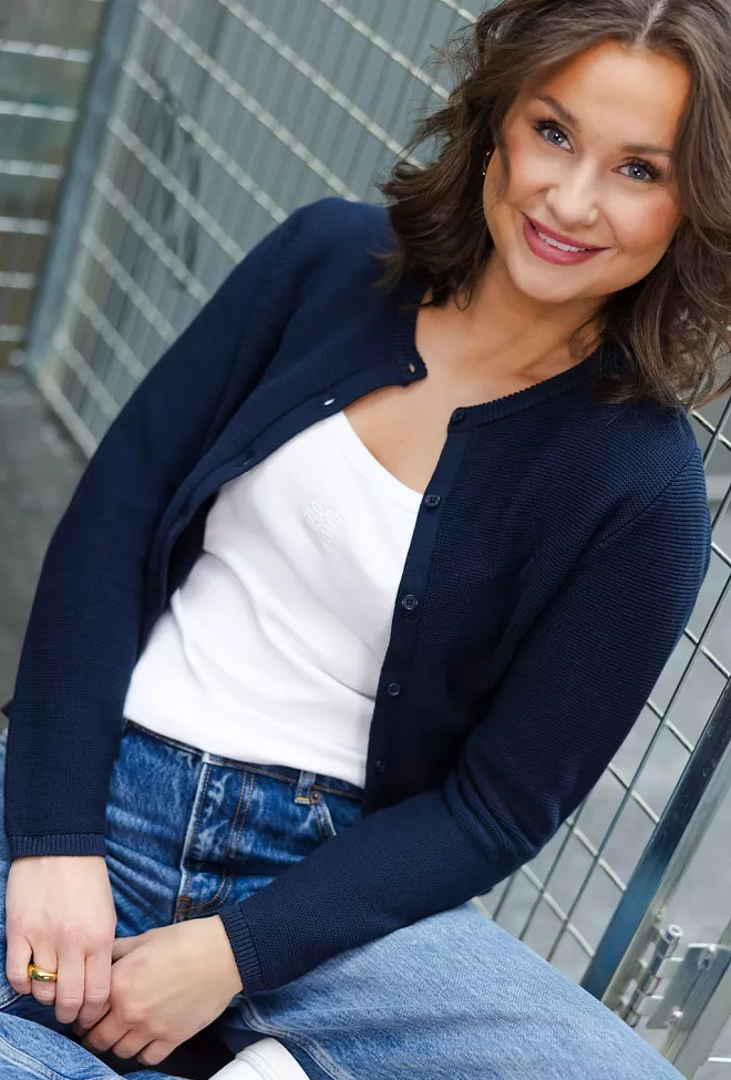 arnie says Bella hightwist cardigan navy 3 strikket jakke