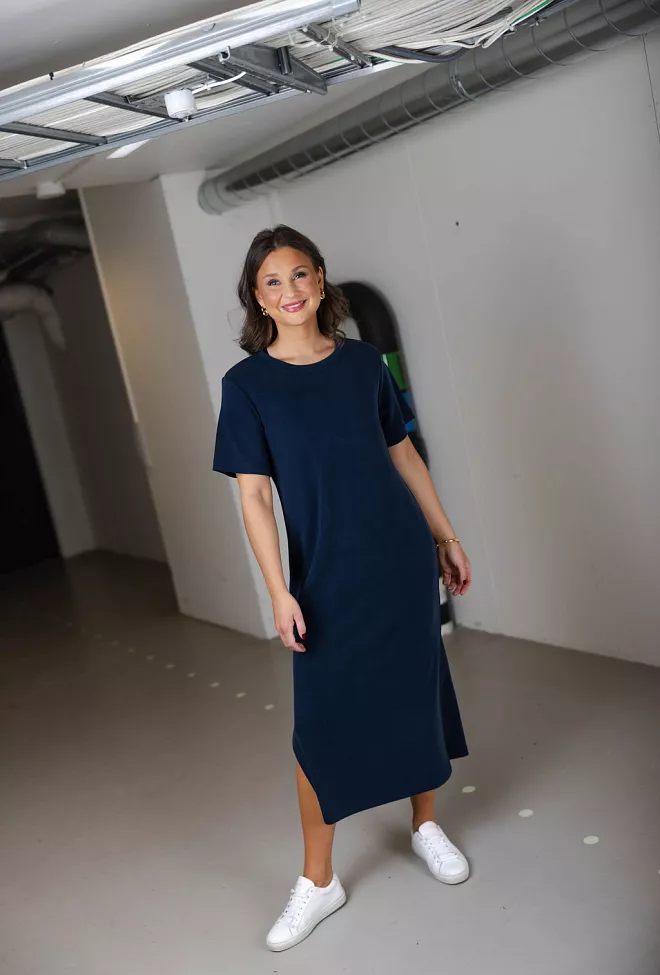 My essential wardrobe Helle MW R-Neck Long Dress Dark Sapphire Blue kjole