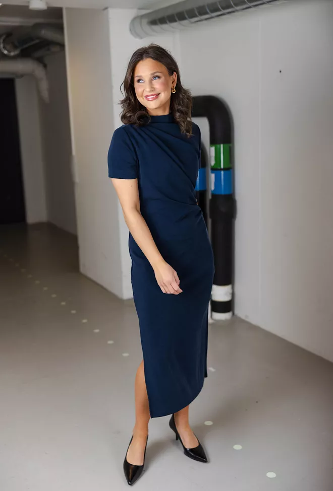 My essential wardrobe Helle MW Dress Dark Sapphire Blue kjole 4