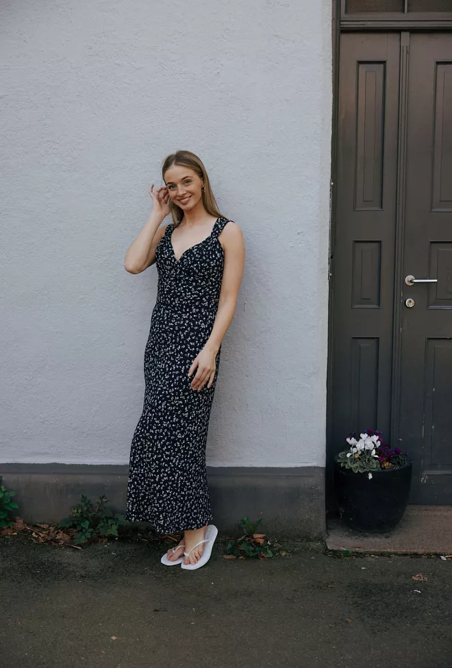 pia tjelta gina bloom dress kjole blomster 1