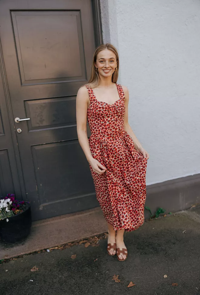 Pia Tjelta Dolce Vita Dress Red midikjole 4