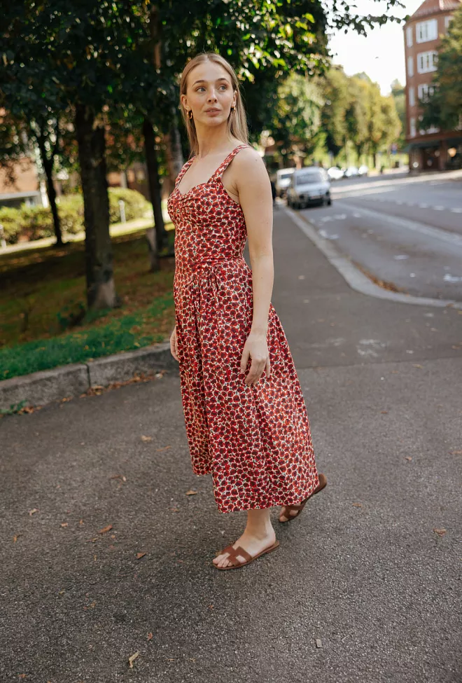Pia Tjelta Dolce Vita Dress Red midikjole 9
