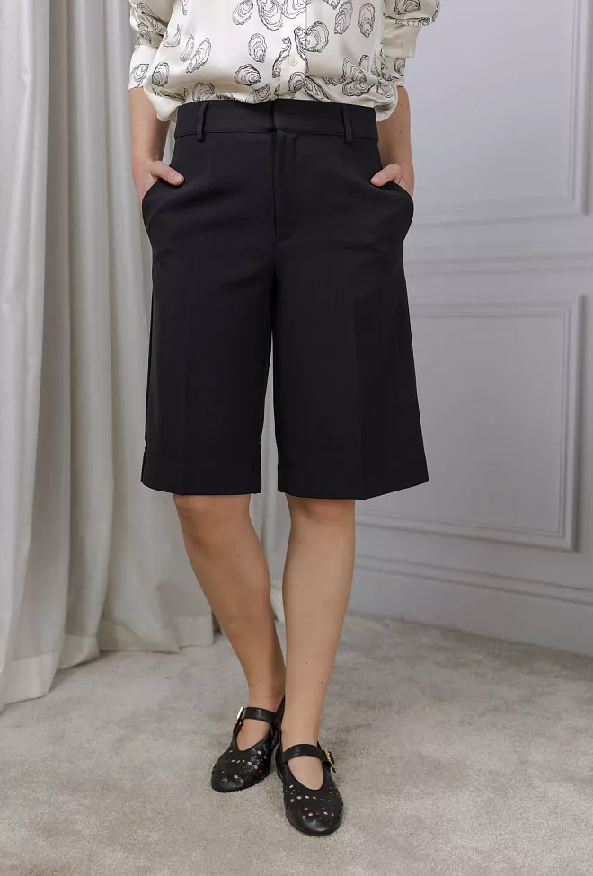 My Essential Wardrobe Yola MW Bermuda Shorts Black shorts 