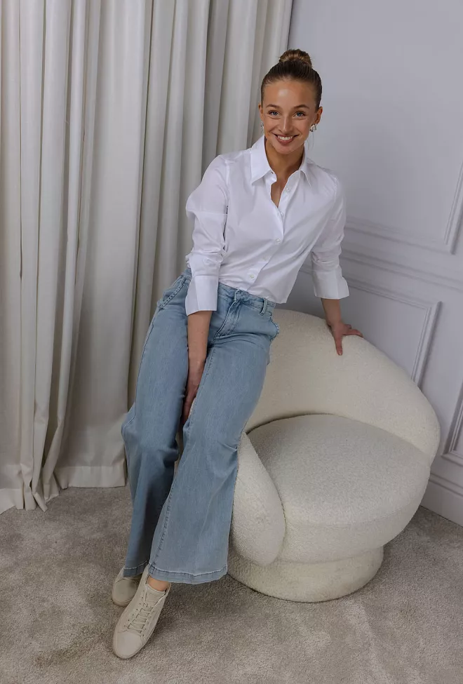 My Essential Wardrobe 30 The Lara 115 Pant Light Blue Wash jeans 2
