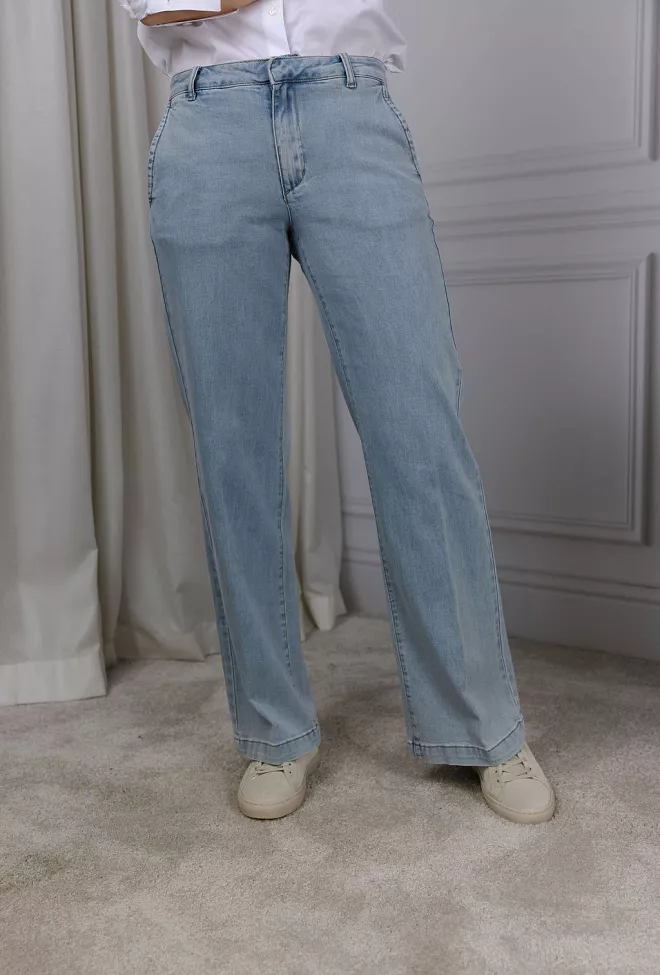 My Essential Wardrobe 30 The Lara 115 Pant Light Blue Wash jeans
