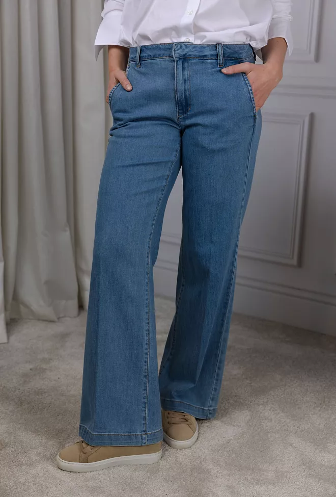 My Essential Wardrobe 30 The Lara 115 Pant Medium Blue Wash jeans 3