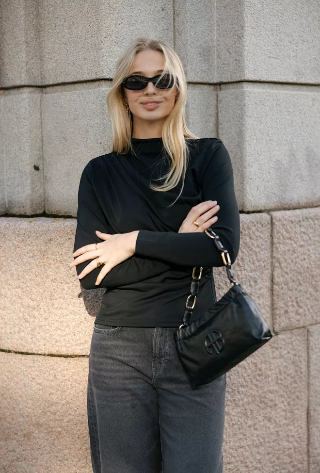 my essential wardrobe helle blouse black topp 1