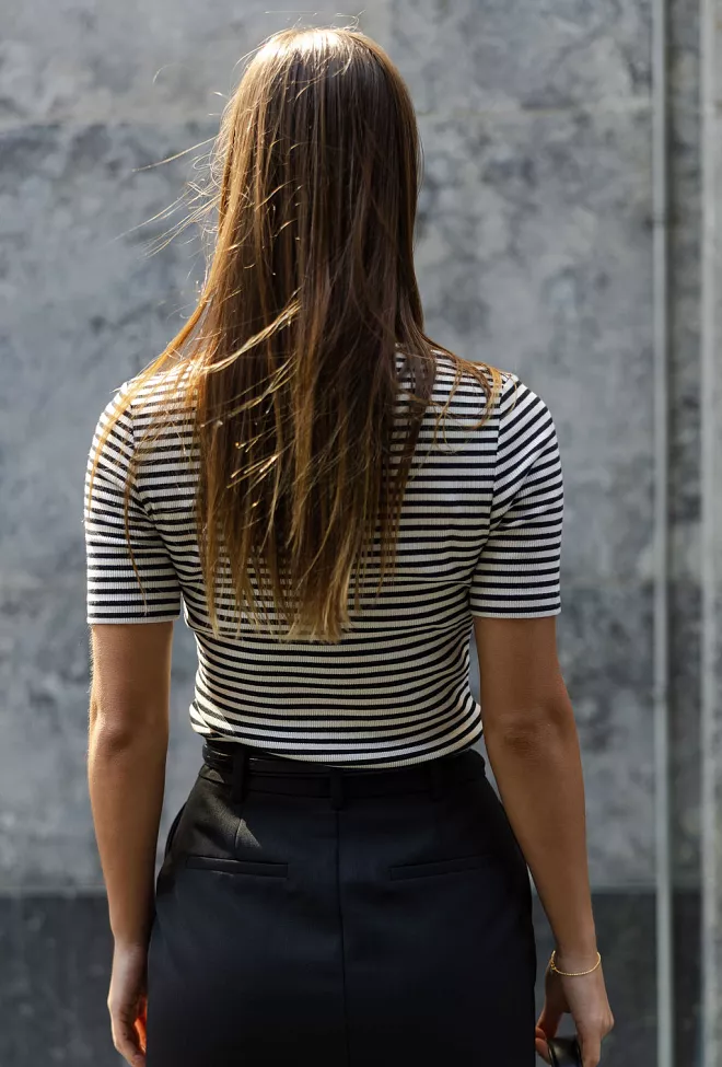 Anine Bing Alessia Tee Cream And Black t-skjorte 4