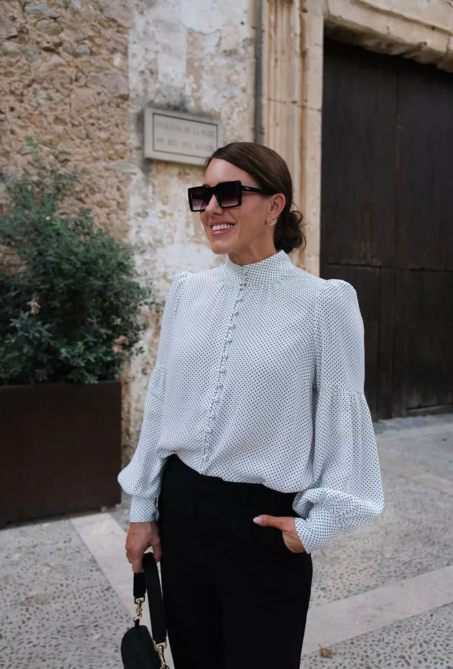 Hiil studio Elfie Blouse White With Black Dots bluse