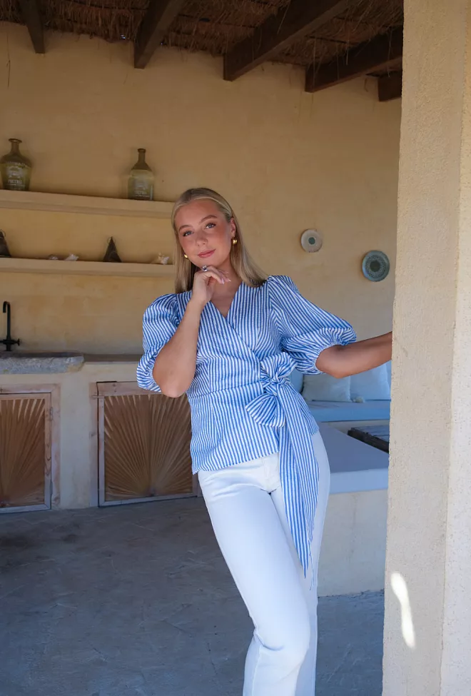 Hiil studio Sophia Wrap Blouse Blue Stripe bluse 3