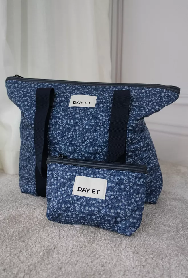 DAY et Gweneth Re-Q Fleur Mini Bijou Blue sminkepung 4