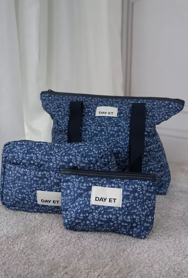 DAY et Gweneth Re-Q Fleur Mini Bijou Blue sminkepung 5
