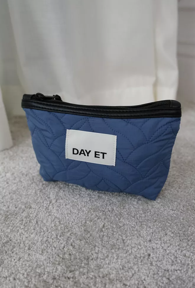 DAY ET Gweneth Re-Q Lush Mini Bijou Blue sminkepung 2