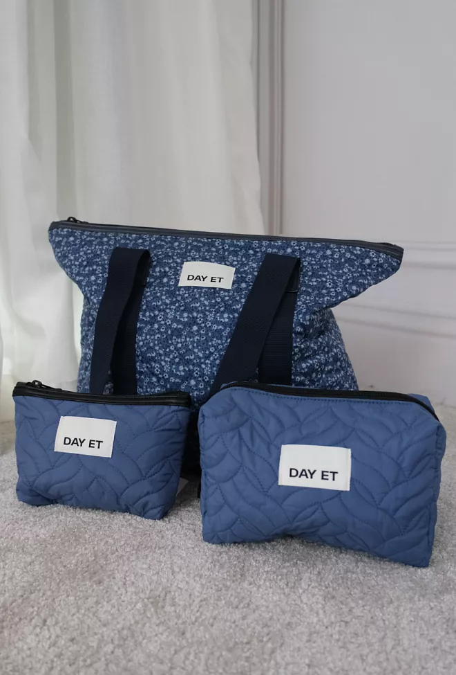 DAY ET Gweneth Re-Q Lush Mini Bijou Blue sminkepung 4