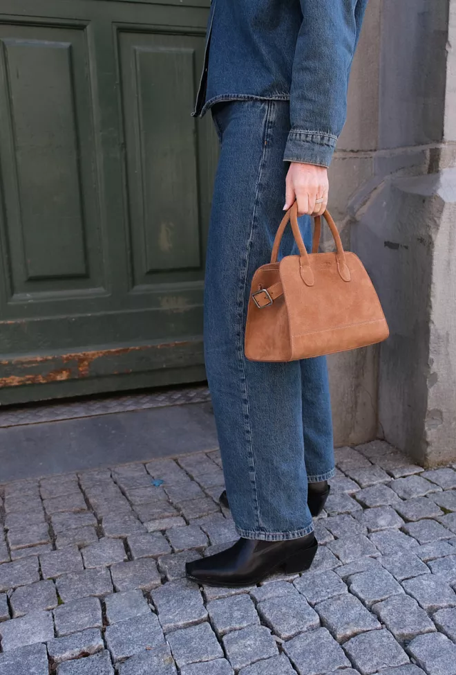 hiil studio x jim rickey tote small suede tan veske 4