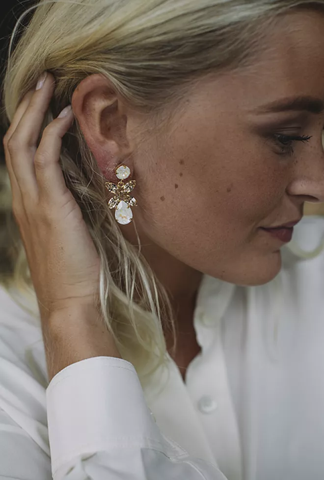 Caroline Svedbom Mini Dione Earrings Gold Light Delite/Silk øredobber 2