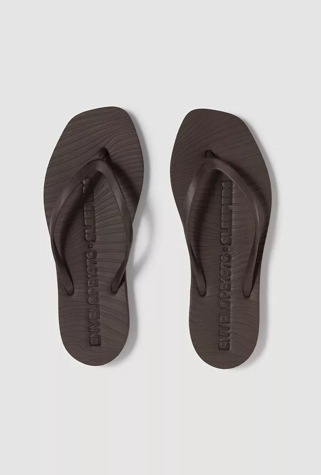 Envelope1976 Envelope x Sleepers Truffle flipflops