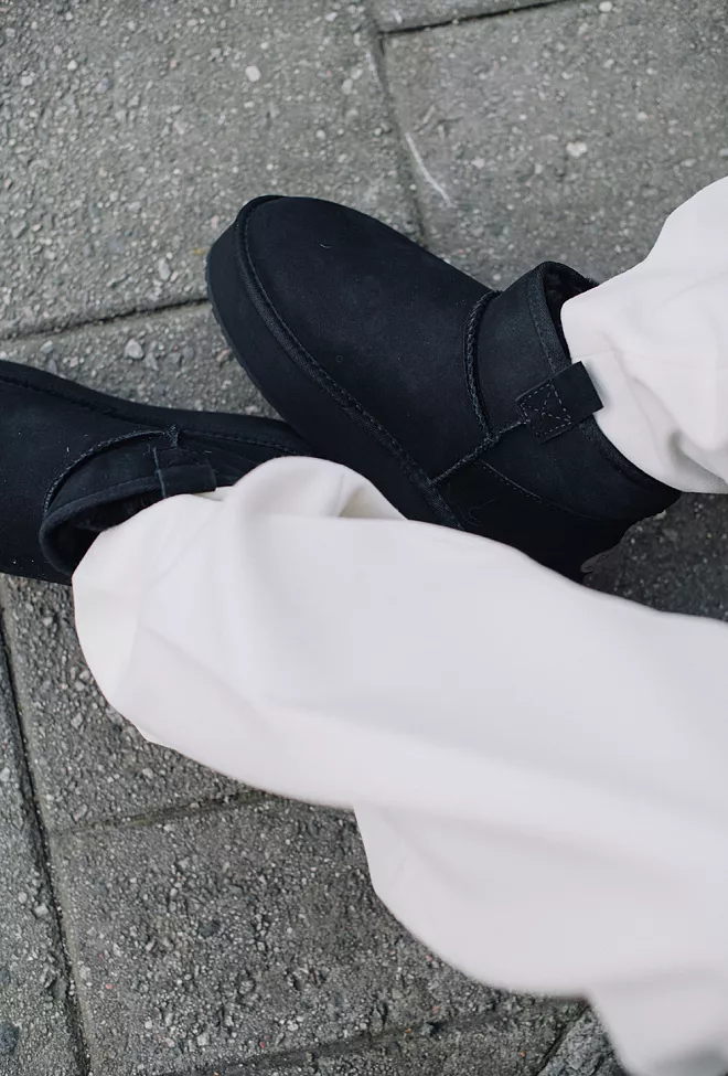 Foy Flatform Micro Boots Black 1