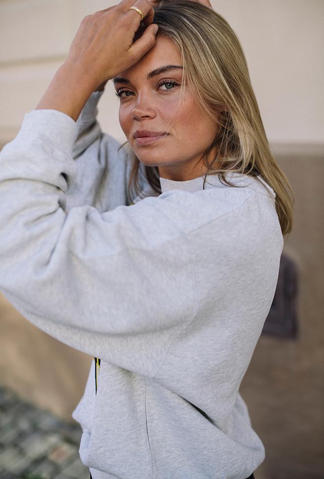 Anine Bing genser Jaci Sweatshirt California Washed Heather Grey 2